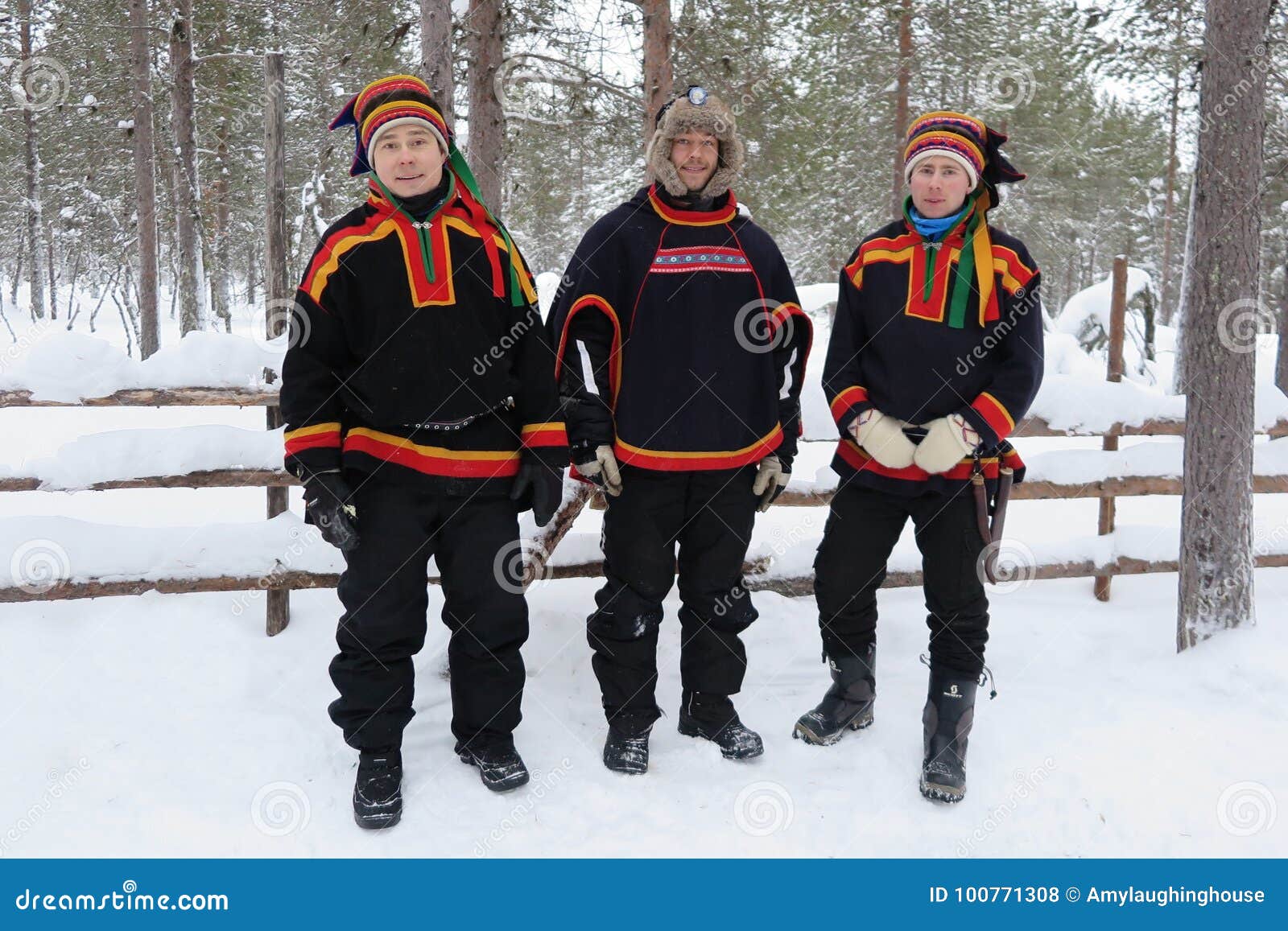 Drei Sami-Männer Im Schnee in Lappland, Finnland Redaktionelles Stockfoto -  Bild von ethnographisch, traditionell: 100771308