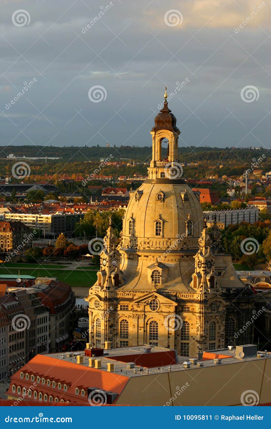 Dresden frauenkirche. Den kyrkliga ladyen för dresden aftonfrauenkirche gjorde vårt fototorn