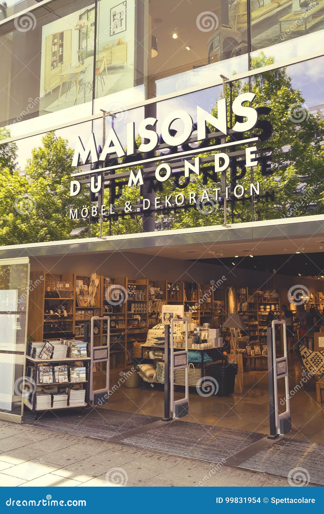 Maison Du Monde, decoration and furniture store