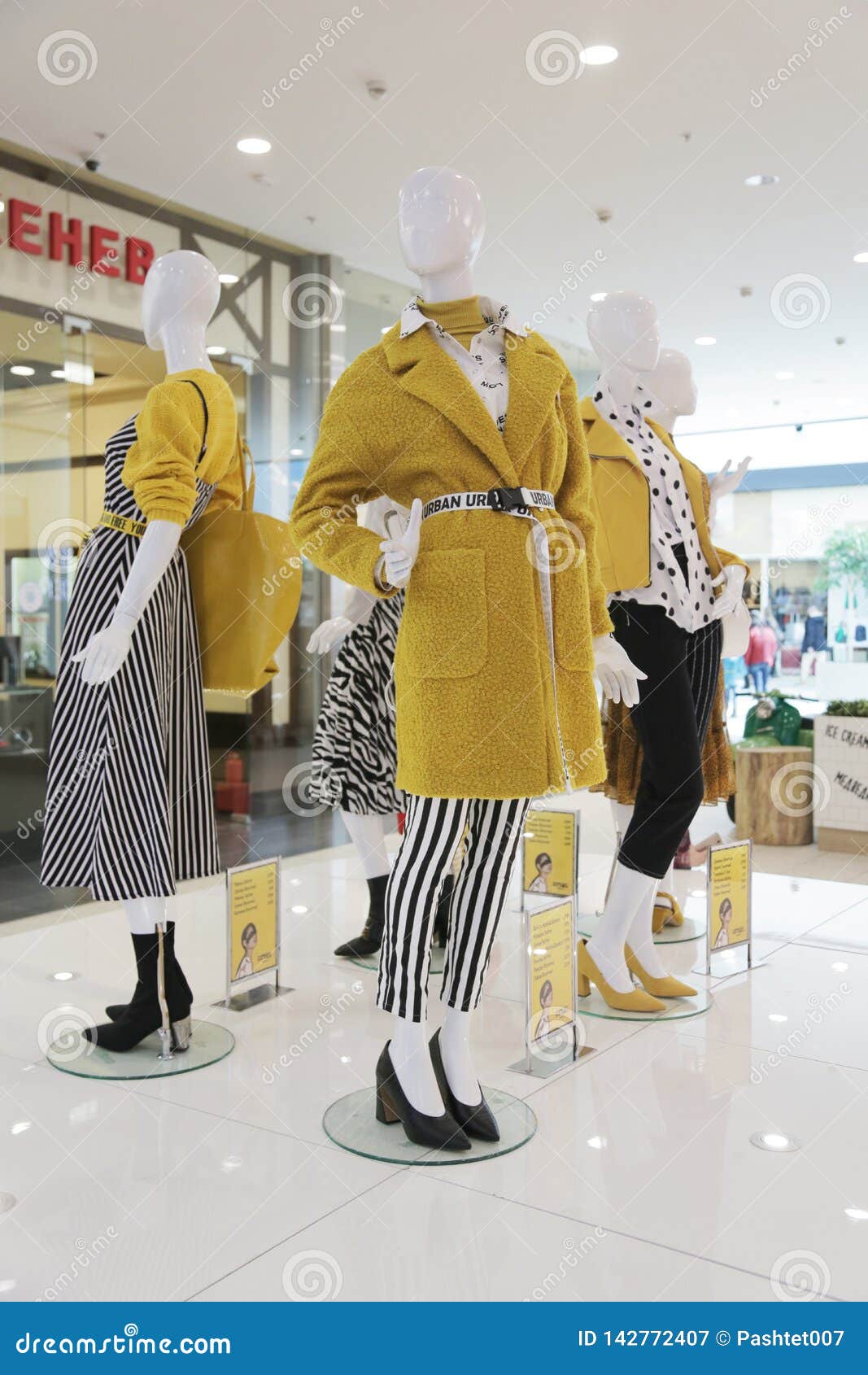 Mannequins in the Mall 017 editorial photography. Image of faded