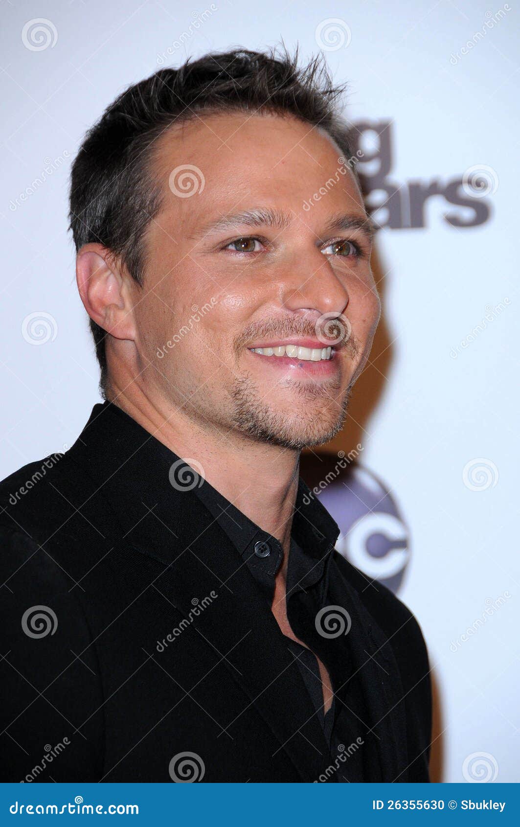 https://thumbs.dreamstime.com/z/drew-lachey-26355630.jpg