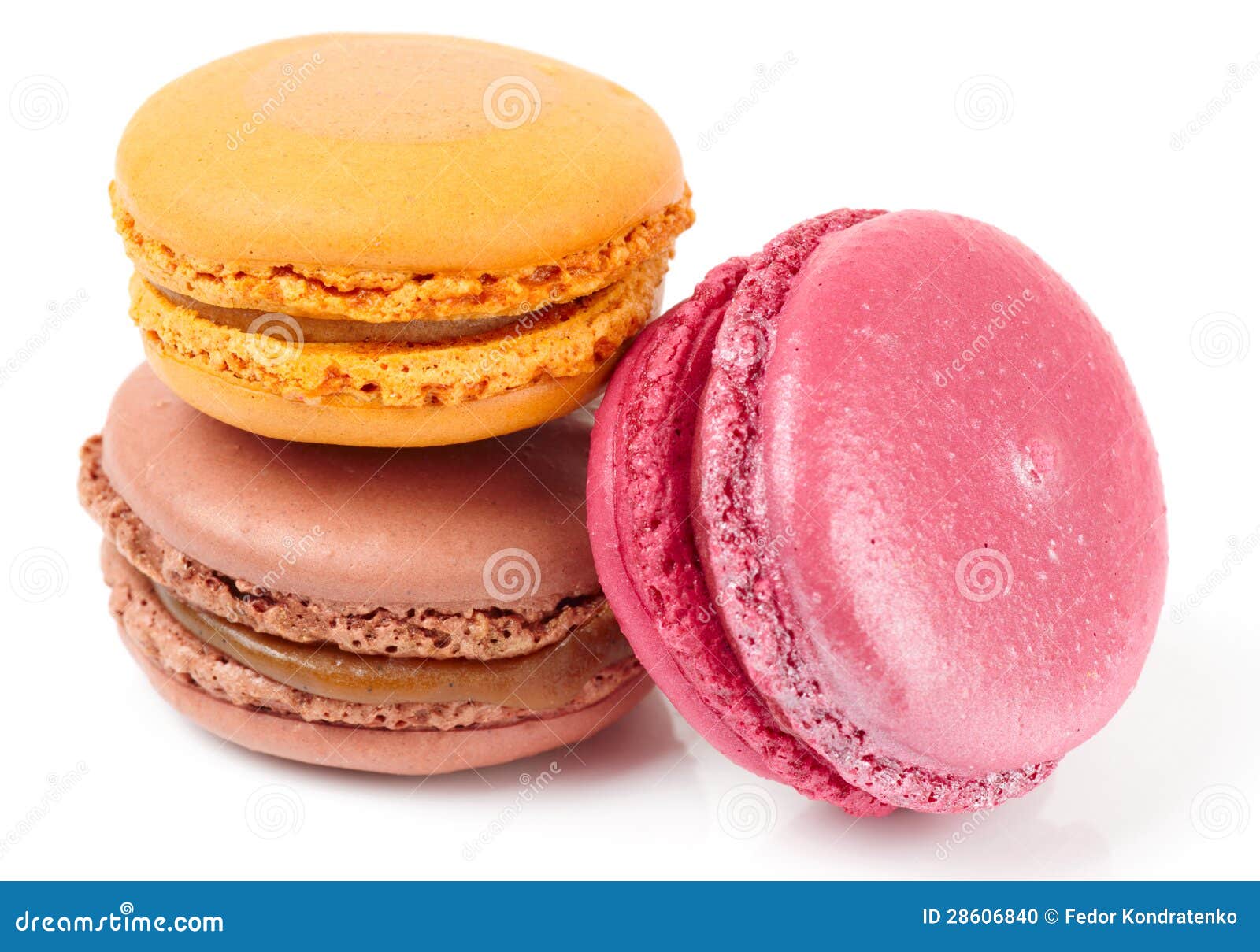 Drie Kleurrijke Macarons Op Witte Achtergrond Stock Foto - Image of ...