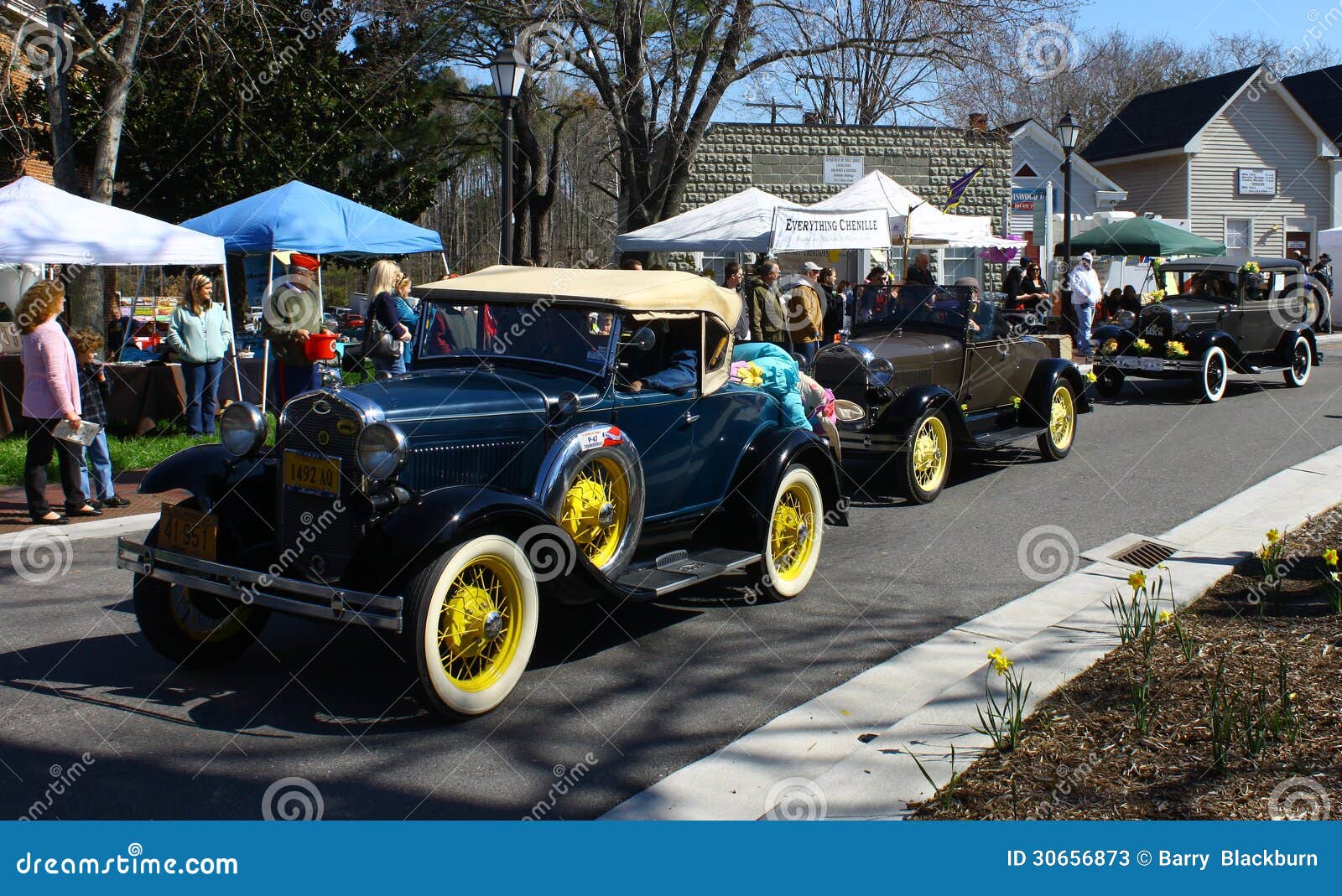 Drie Oldtimers redactionele stock foto. Image of vrouw - 30656873