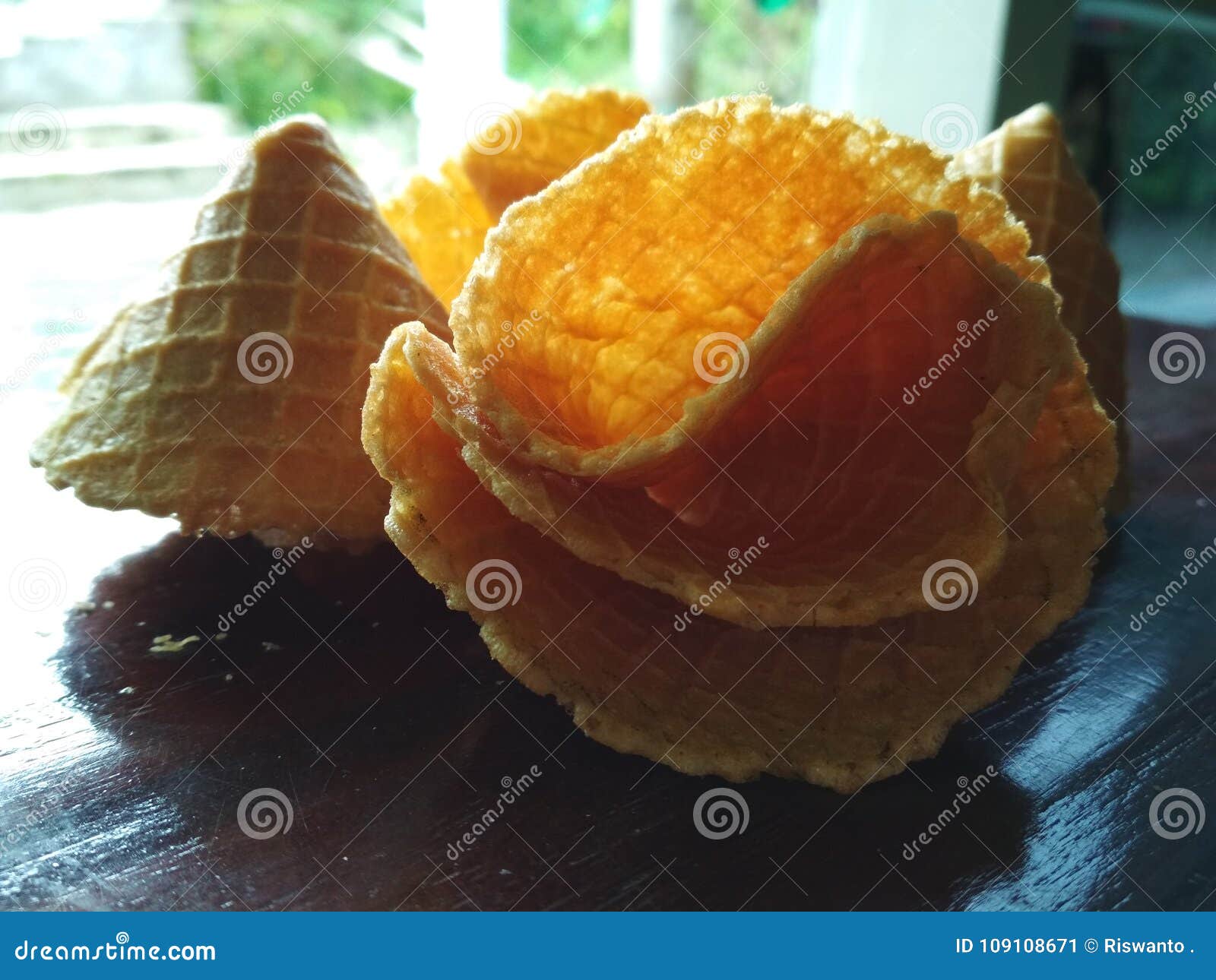 dried cubit pie and cookie image