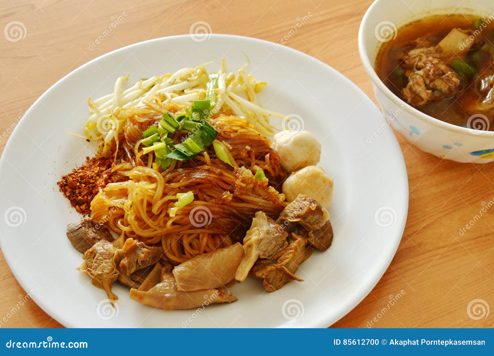 Dried Thin Rice Noodle Topping Braised Pork and Brown Bone Soup Stock