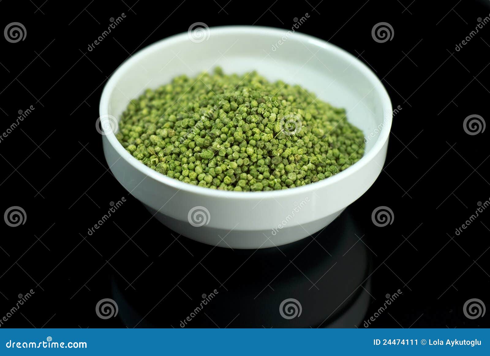 Dried thyme buds in a bowl stock image. Image of health 24474111