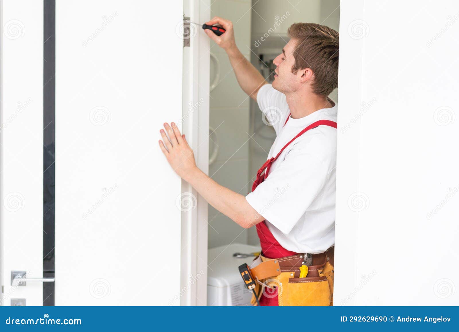 Drilling and Installation of Interior Doors, the Craftsman Makes a Hole