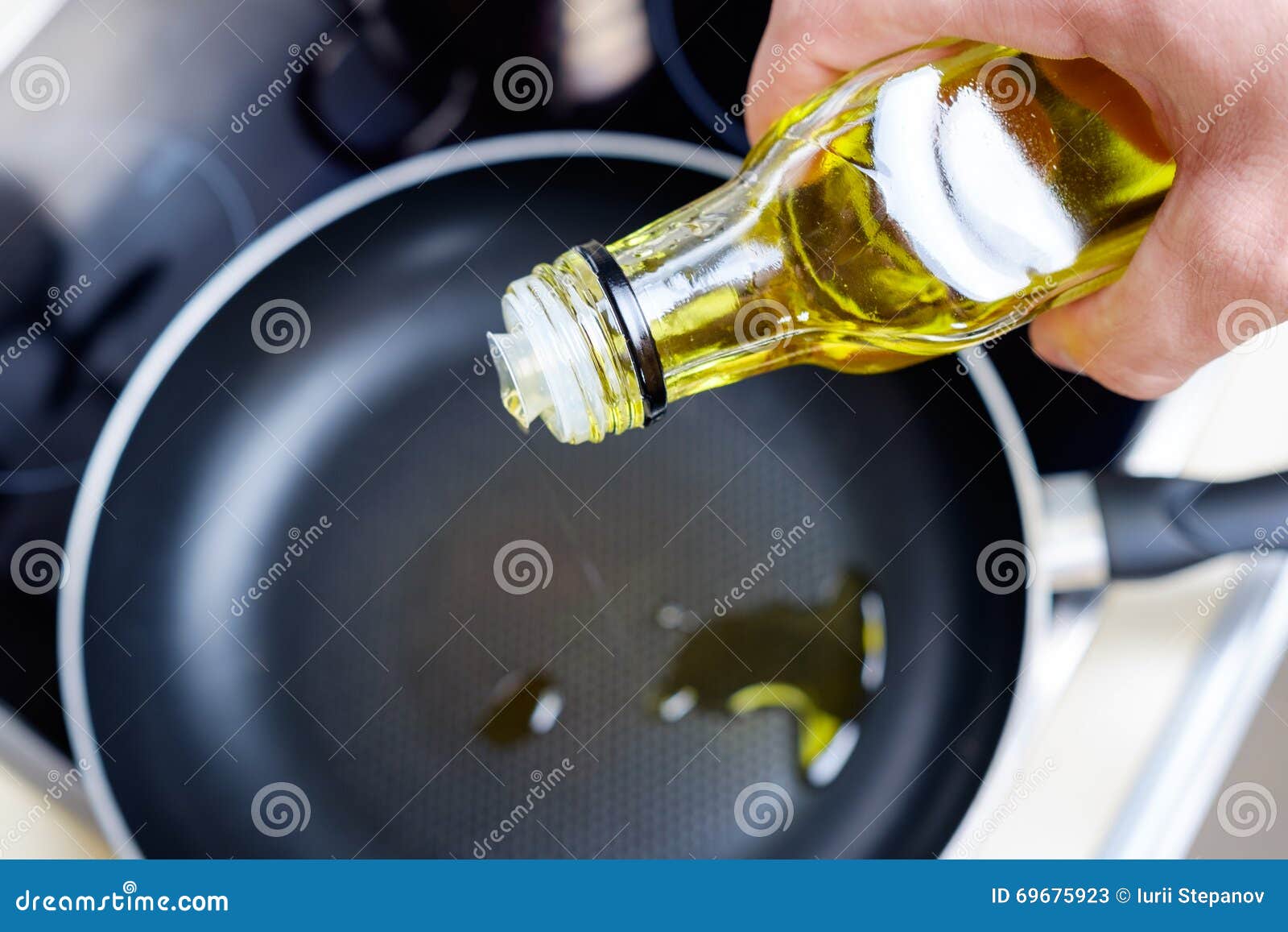 Dripping pan and olive oil stock image. Image of glass 69675923