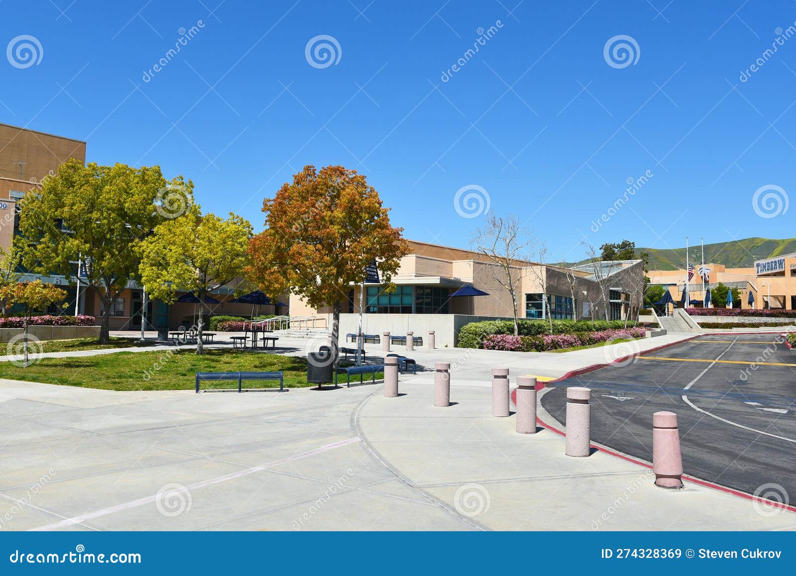 Dropoff Area on the Campus of Northwood High School Editorial Stock