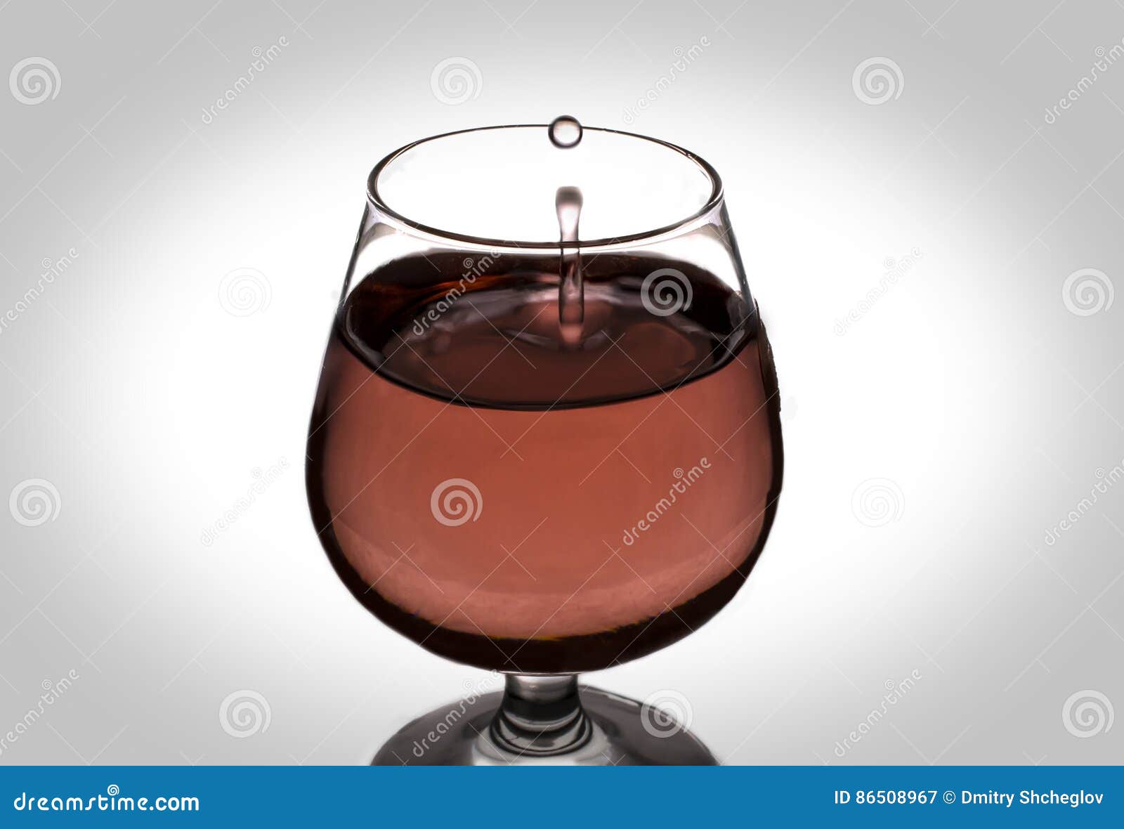 The drop of water in wine stock image. Image of beverage 86508967
