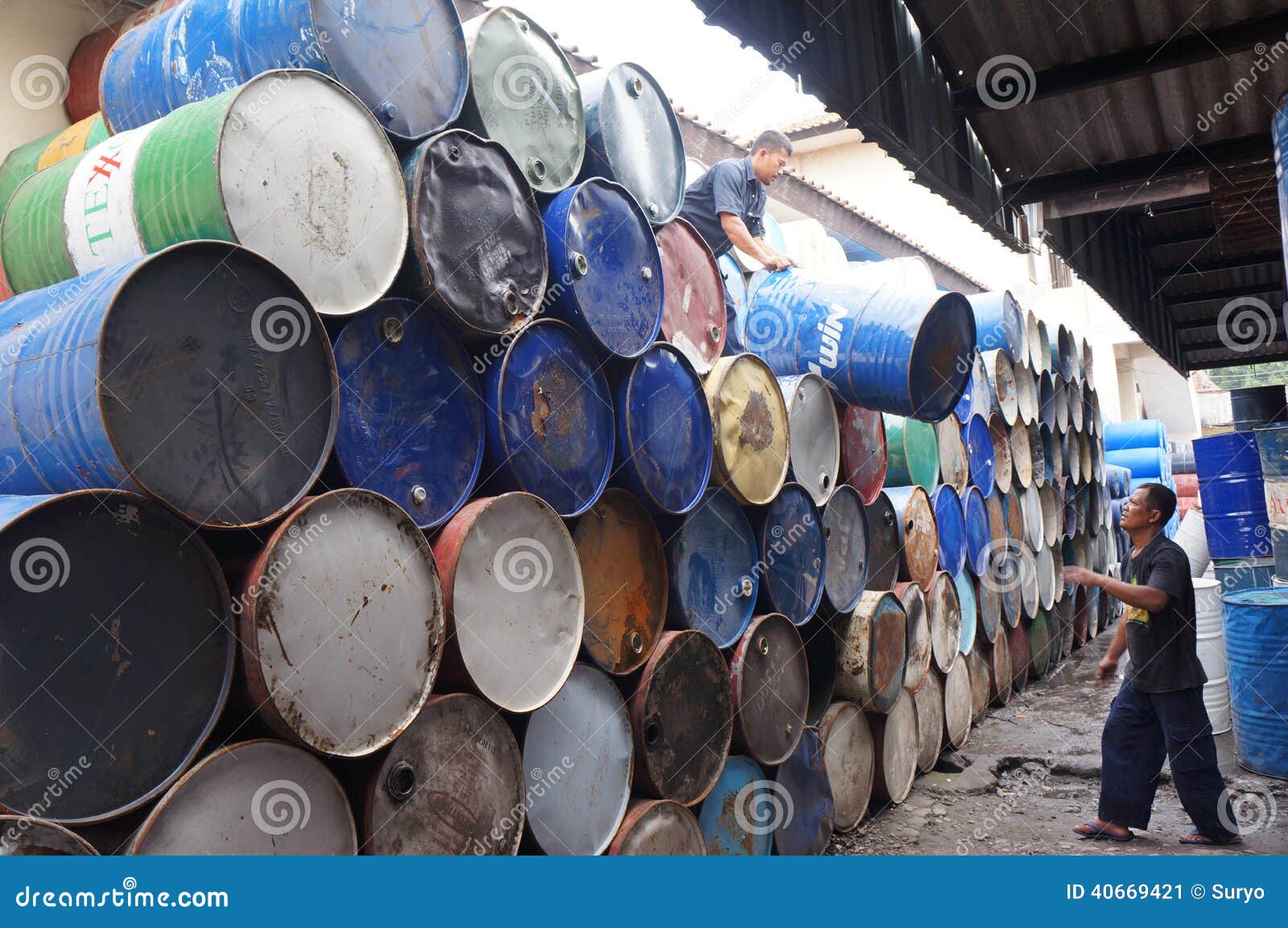 Drums editorial photo. Image of indonesia, central, market 40669421