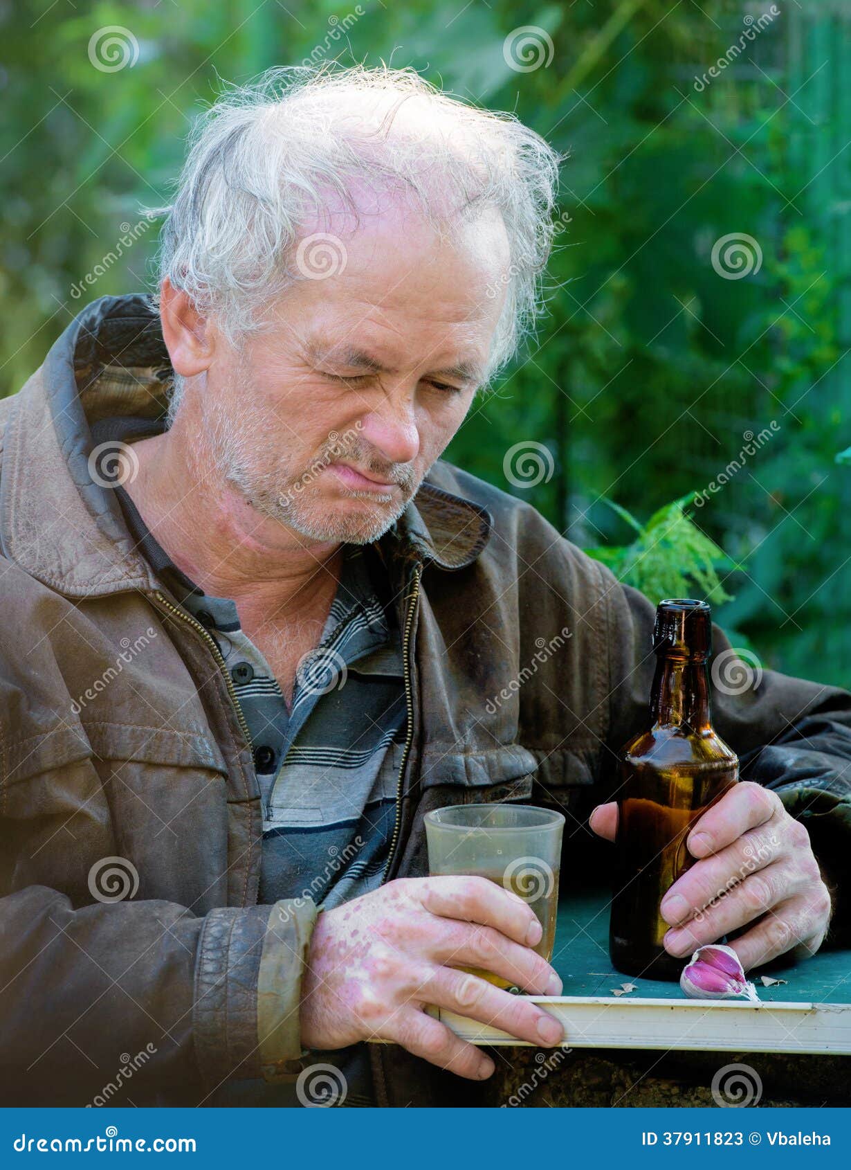 Drunk man drinking beer stock image. Image of addiction 37911823