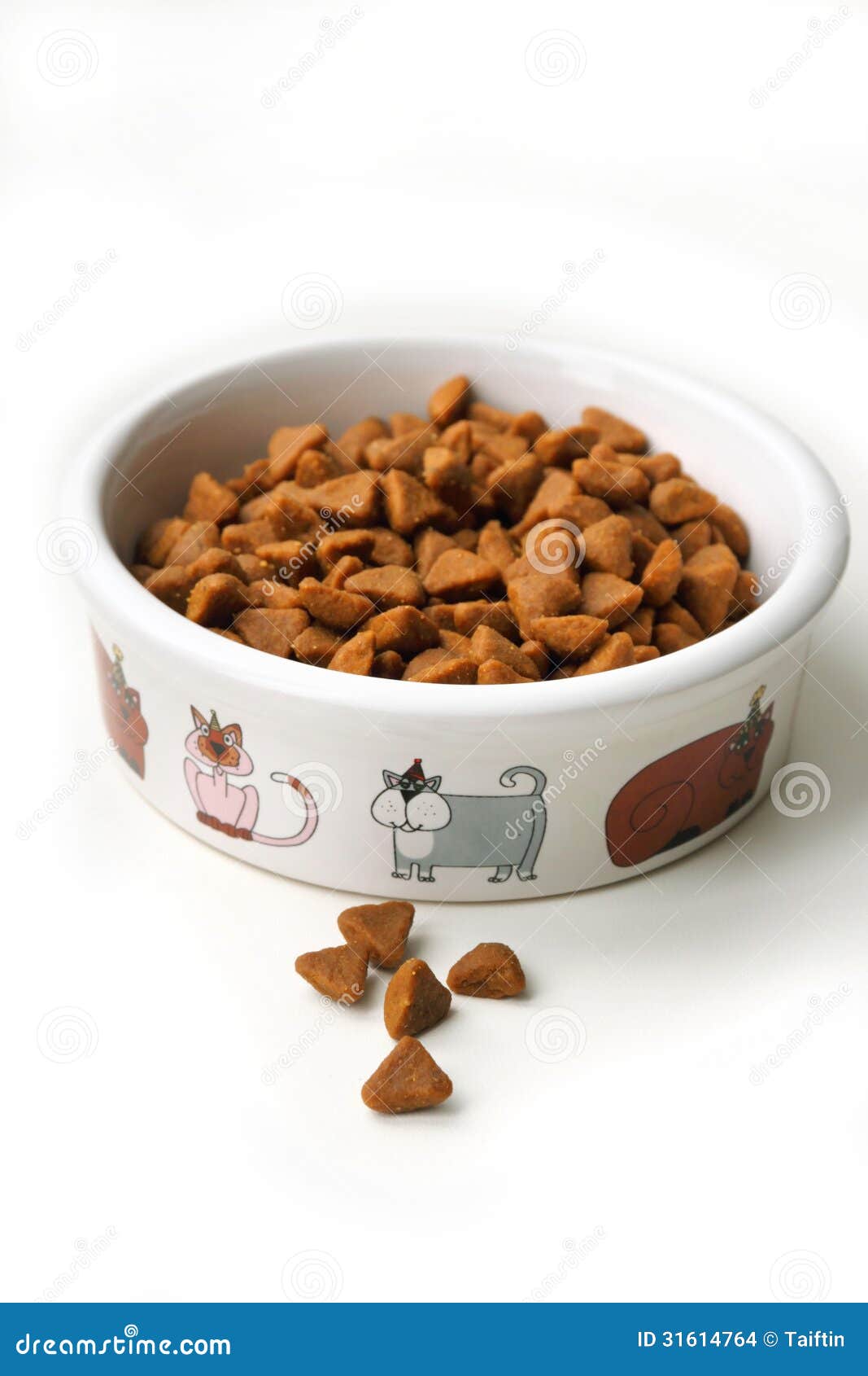 Dry Cat Food In A Ceramic Bowl Stock Images - Image: 31614764