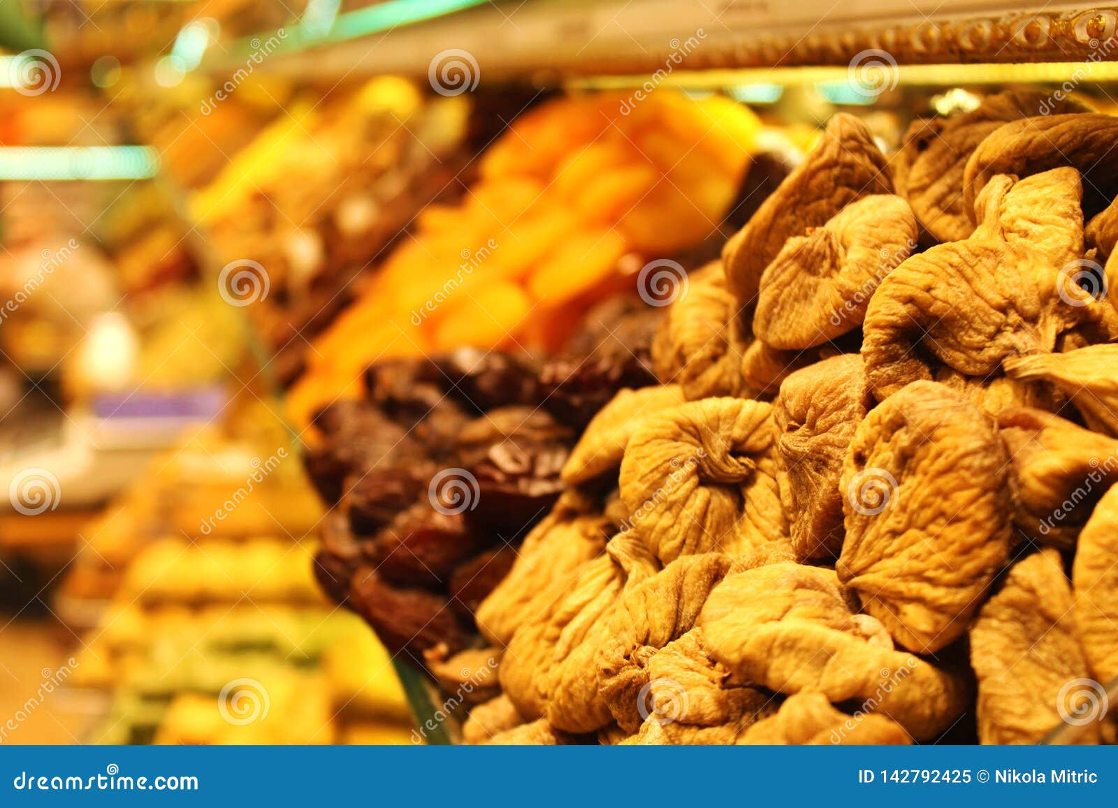Dry Fruits on Spise Bazaar stock image. Image of fruits 142792425