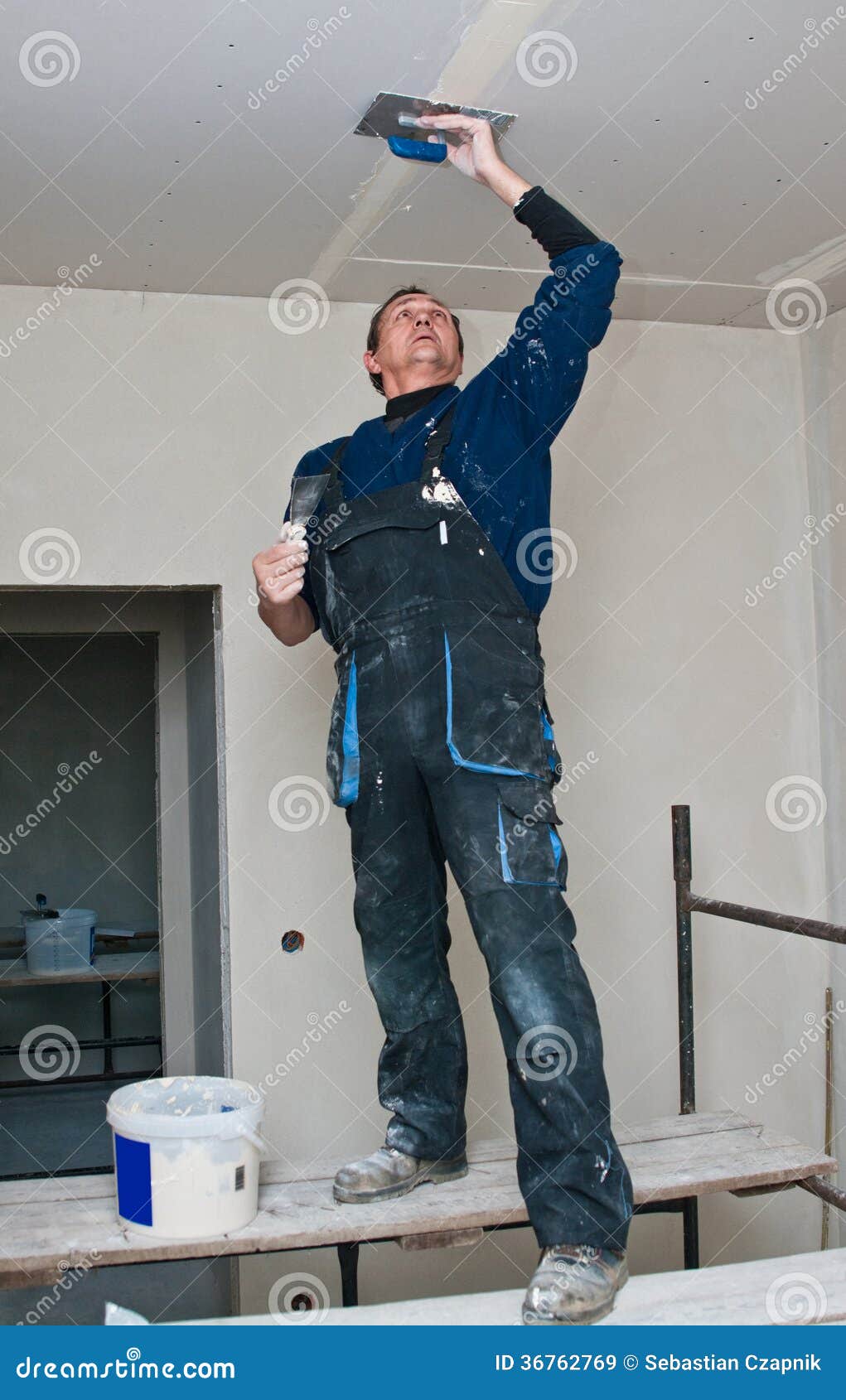 Dry waller making ceiling stock image. Image of dirt 36762769