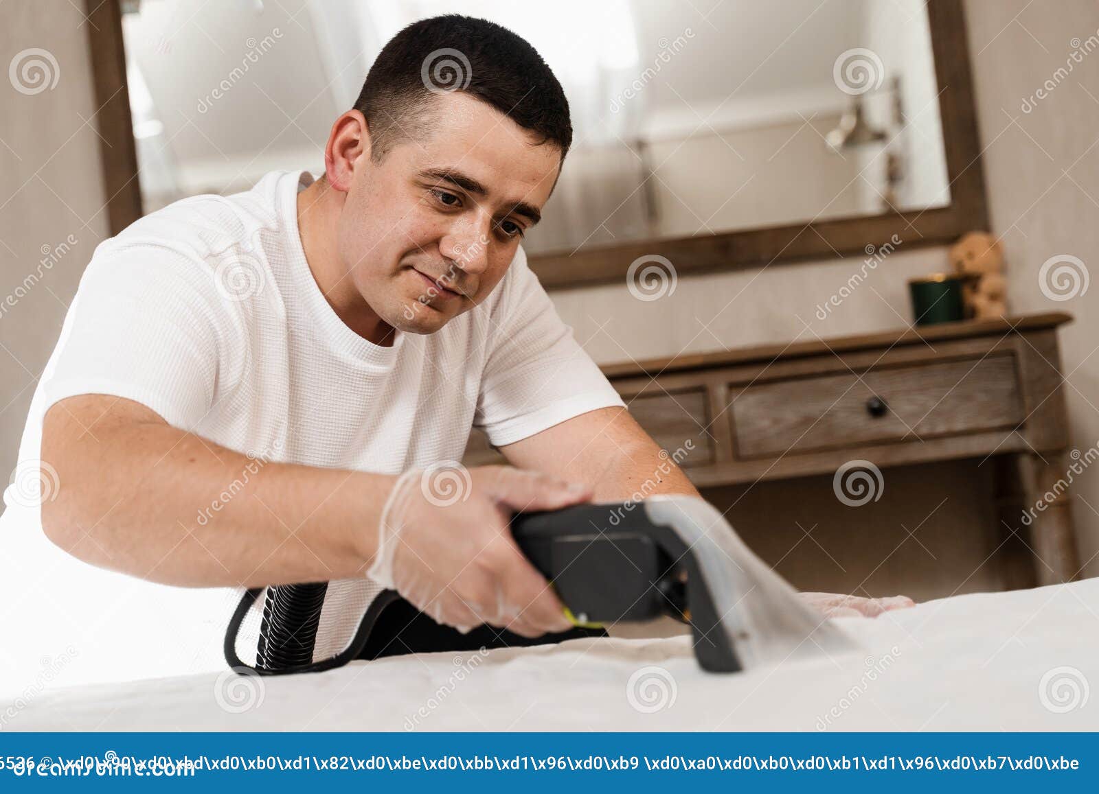 Dry Wash Cleaner is Removing Dirt and Dust from Mattress Dry Cleaning