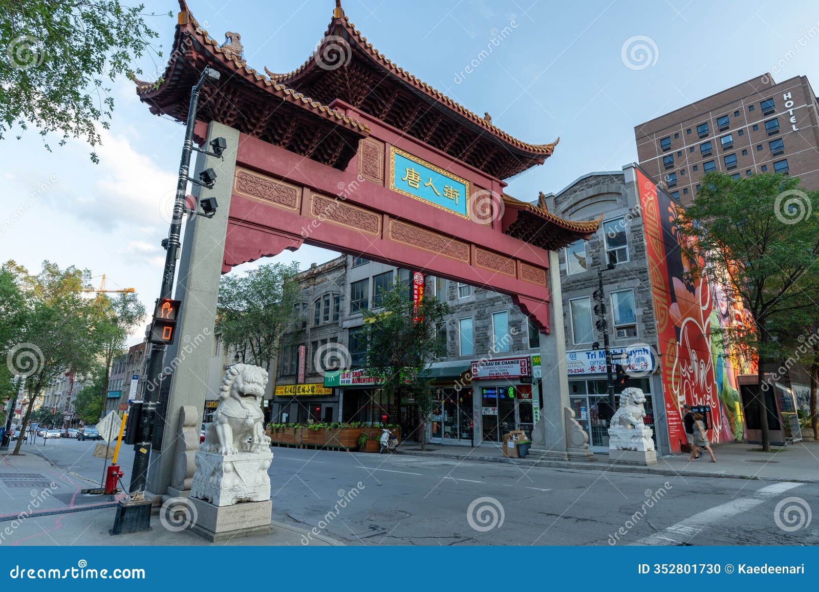 Street View of Montreal S Chinatown. Montreal, Quebec, Canada. Editorial  Image - Image of market, pedestrian: 352801730, image size:1600x1156