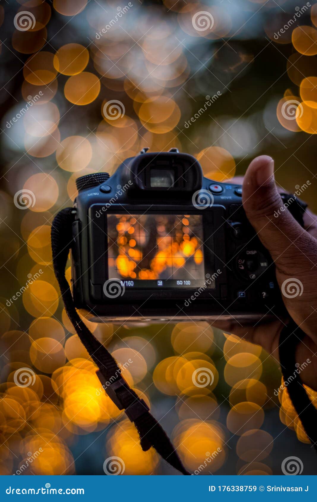 DSLR Camera on Bokeh Background - Black DSLR Camera with Bokeh Lights Photo  and Camera City Lights Bokeh Night Stock Image - Image of greeting, city:  176338759