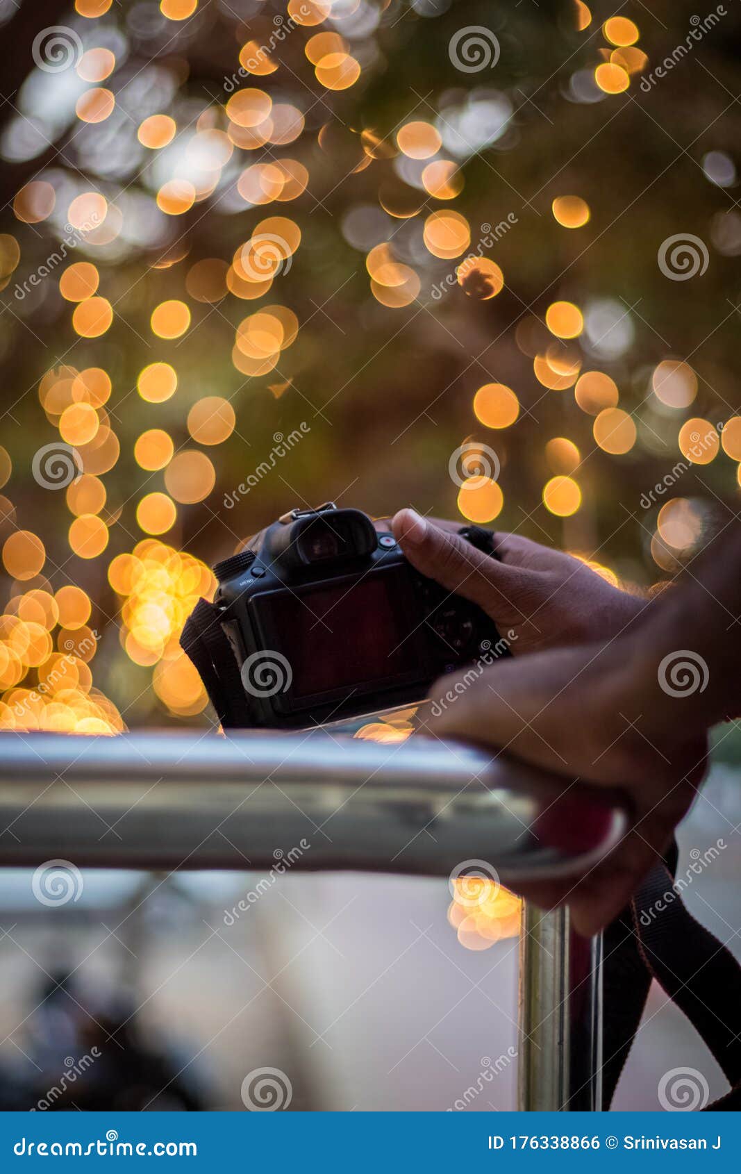 DSLR Camera on Bokeh Background - Black DSLR Camera with Bokeh Lights Photo  and Camera City Lights Bokeh 3 Stock Photo - Image of hobby, bouquet:  176338866