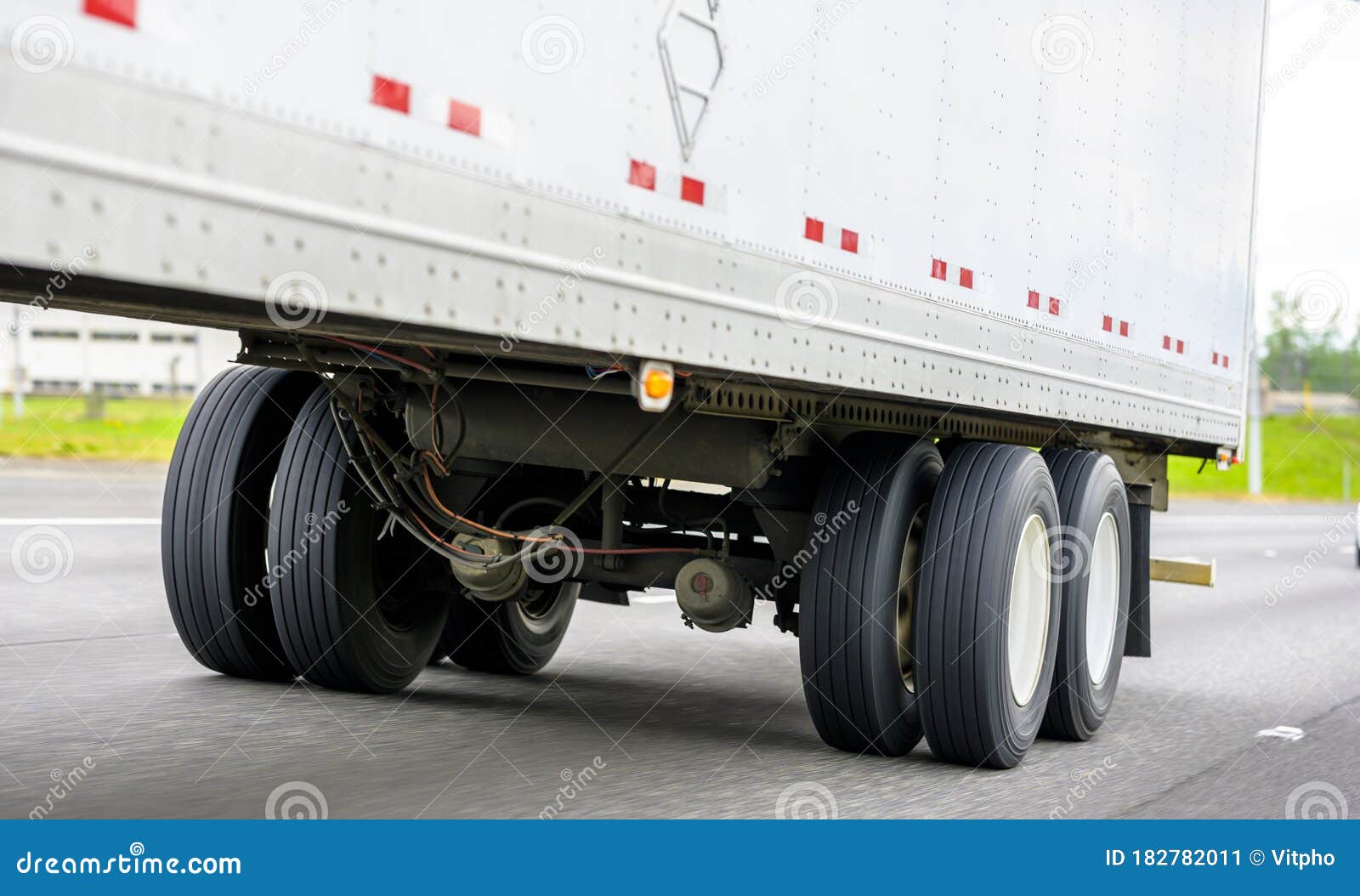 & Large Vehicle Tires Fits 32-34.5 Diameter Wheels Smart Design RV Wheel Covers White w/ Felt Semi Trucks Model 4 Trailer Protects Against Rust & Outside Storage Damage 2-Pack Travel