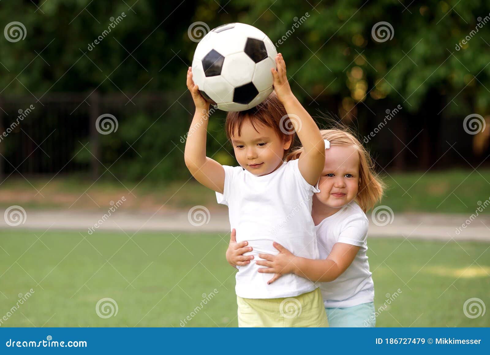 9 inspirações para meninos e meninas brincarem com bola