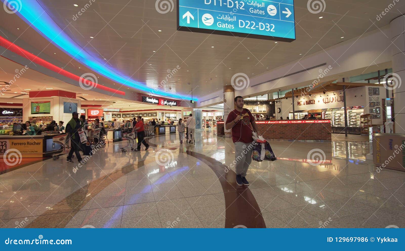 Dubai International lotnisko jest początkowym lotniskiem międzynarodowym słuzyć Dubaj i jest światowym ` s, Zjednoczone Emiraty A. Dubaj, UAE - Kwiecień 09, 2018: Dubai International lotnisko jest początkowym lotniskiem międzynarodowym słuzyć Dubaj i jest światowym ` s ruchliwie lotniskiem międzynarodowym pasażerskim ruchem drogowym, Zjednoczone Emiraty Arabskie