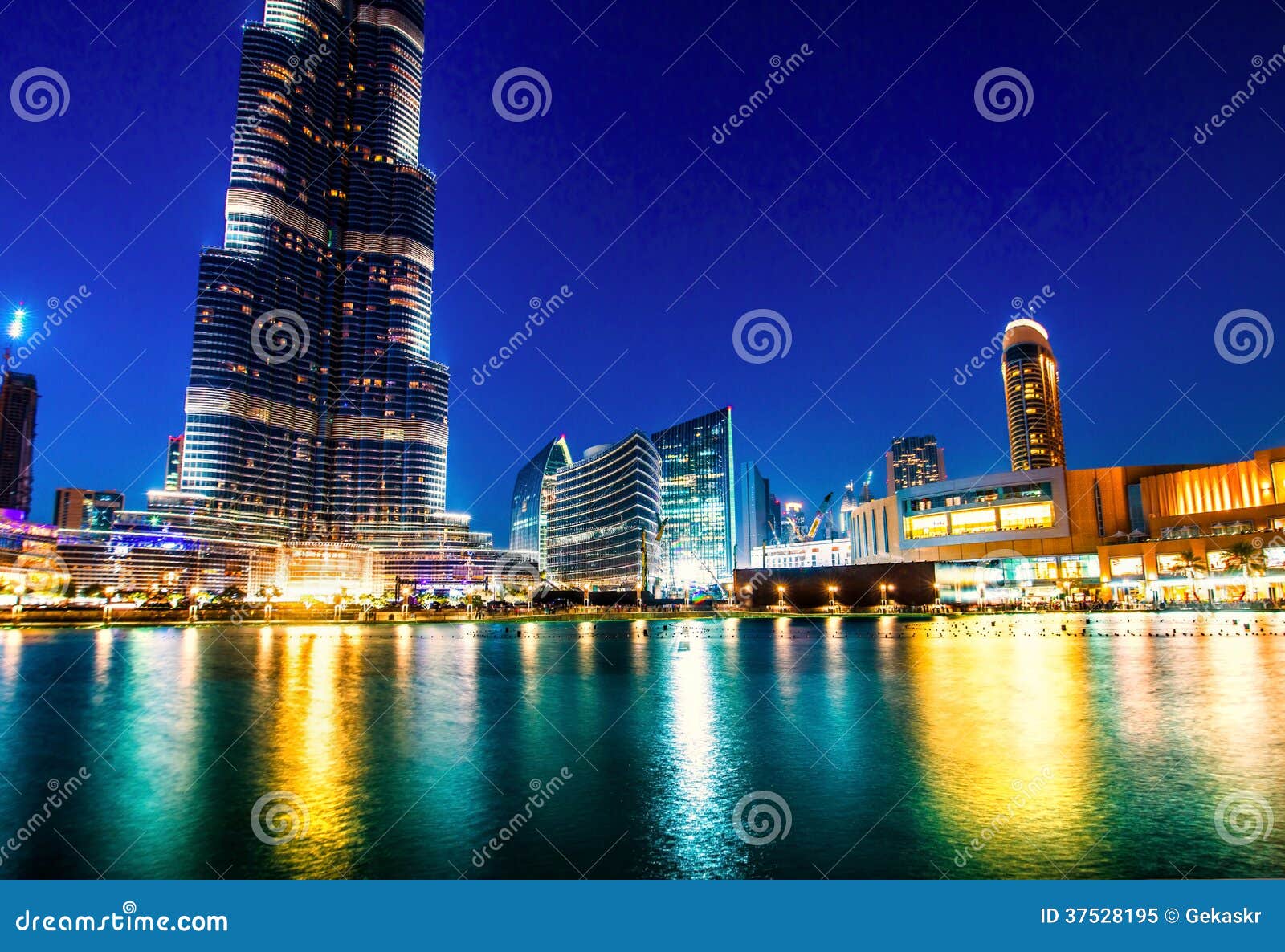 Dubai Mall and the Dubai Fountain Editorial Image Image of dancing