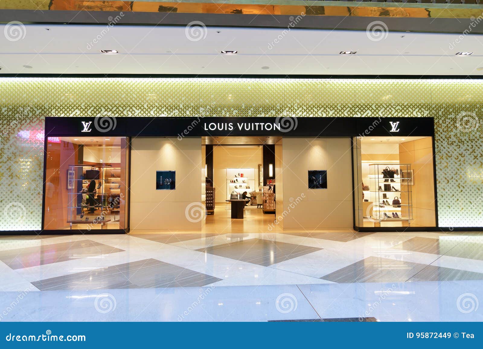Louis Vuitton Store in Dubai Mall, Panoramic View Editorial Stock Image -  Image of brand, outlet: 172283119