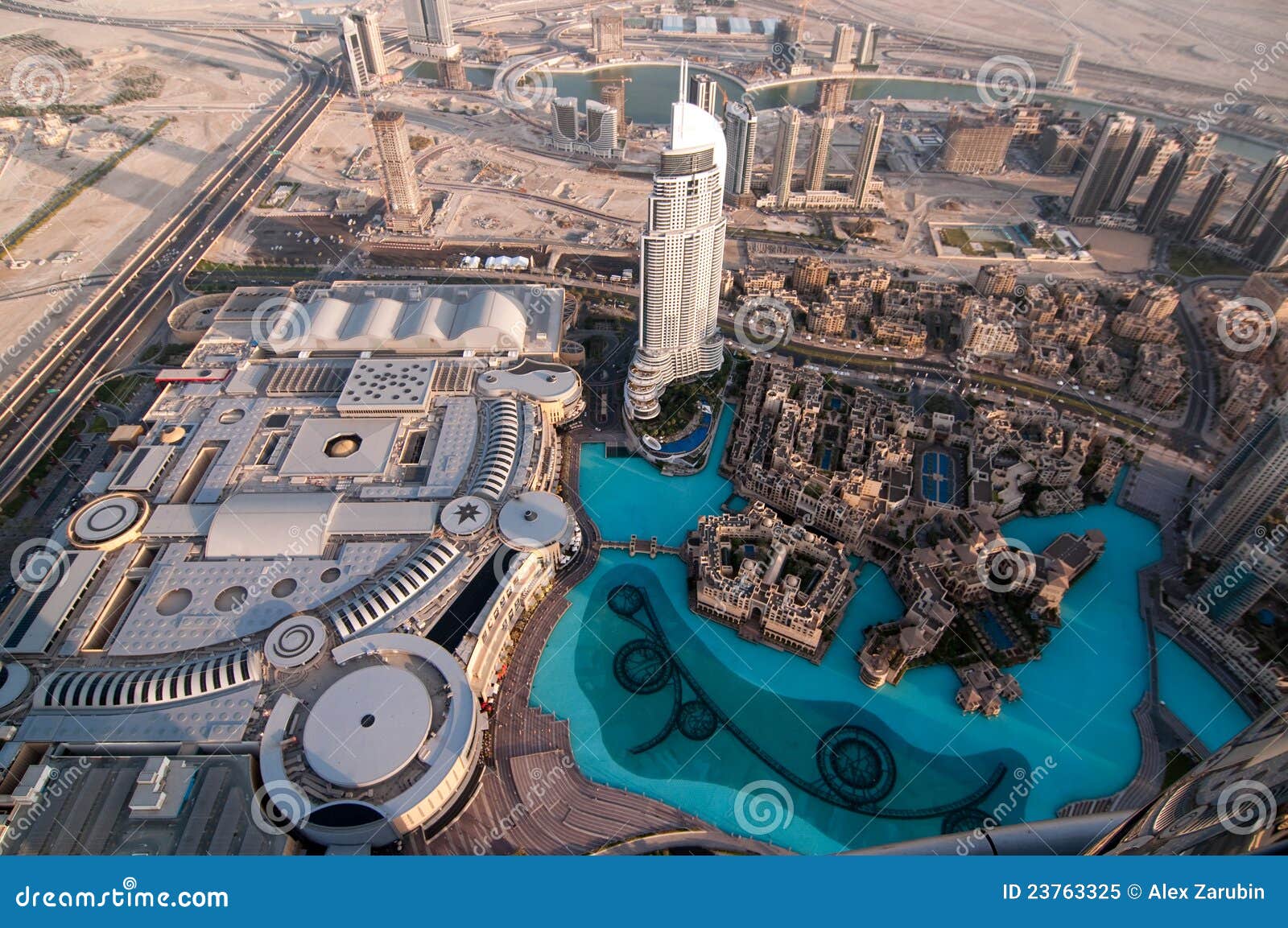 the dubai mall is the world's largest shopping mal