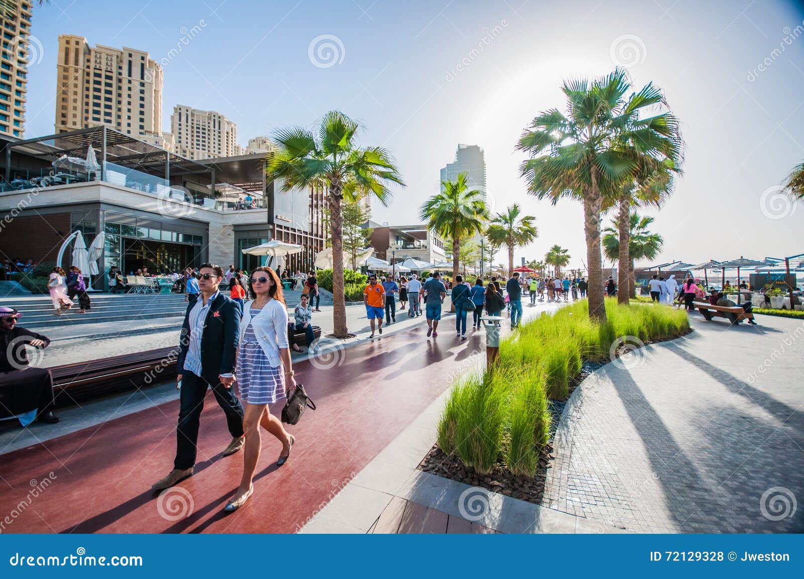 DUBAI - 11.12.2015 - Tourists and Visitors Enjoy the Beach and