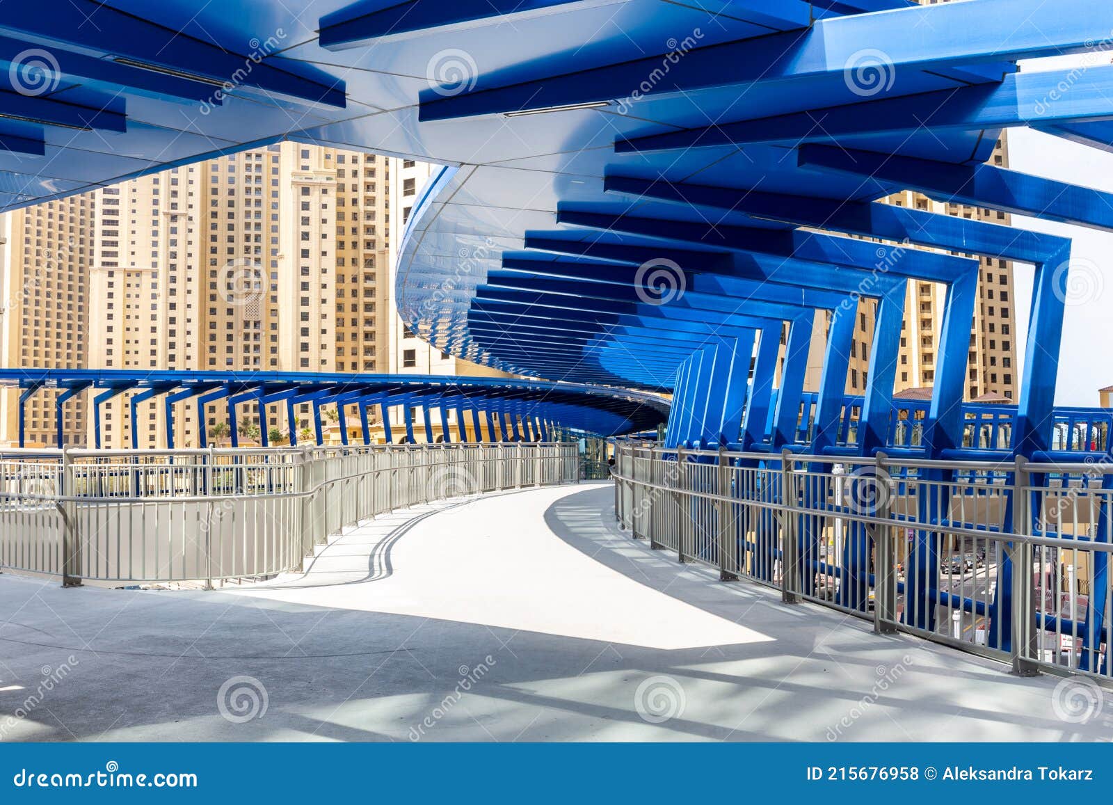 https://thumbs.dreamstime.com/z/dubai-uae-marina-pedestrian-bridge-footbridge-intersection-king-abdullah-bin-abdulaziz-al-saud-street-al-gharbi-215676958.jpg