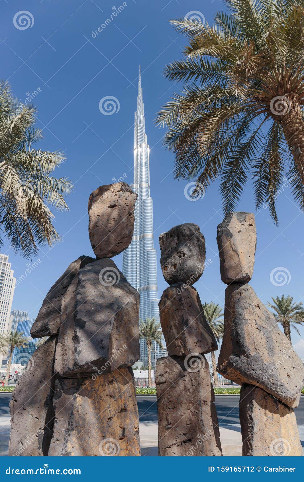 Stone sculptures in Dubai editorial photography. Image of view 159165712