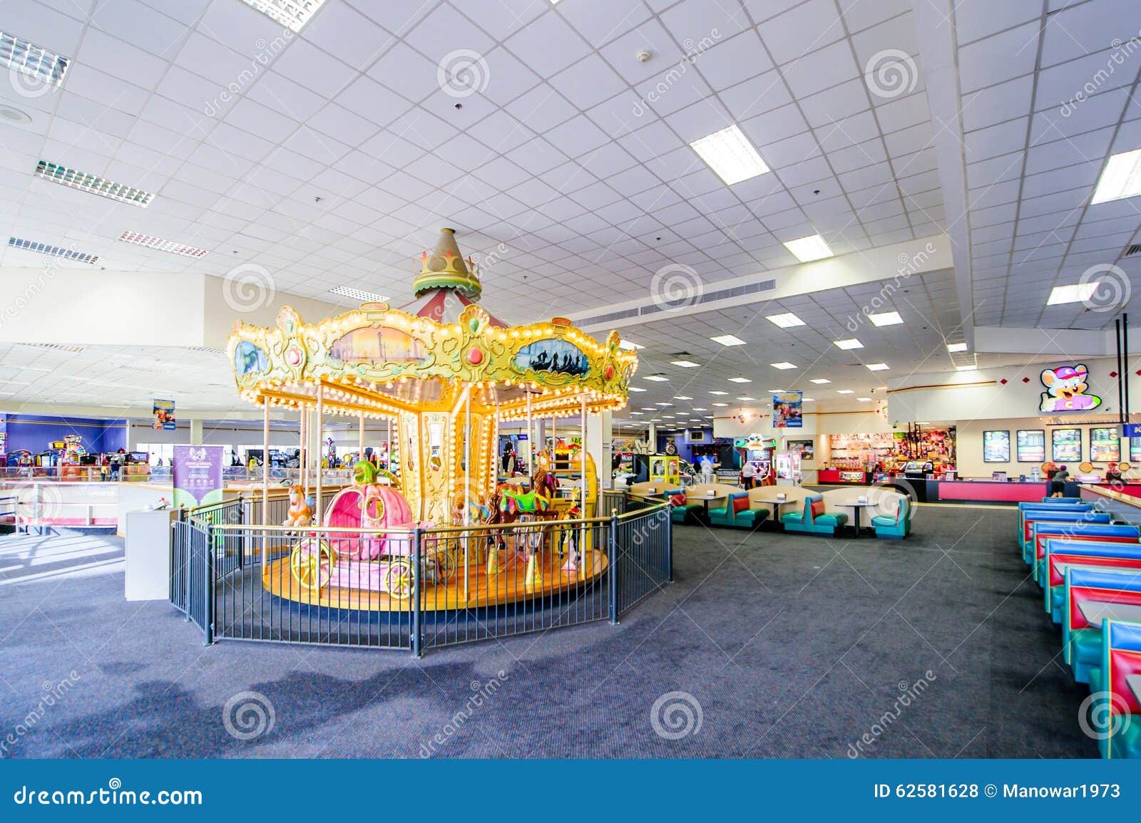 Dubai,UAE.Outlet mall. editorial stock photo. Image of market - 62581628