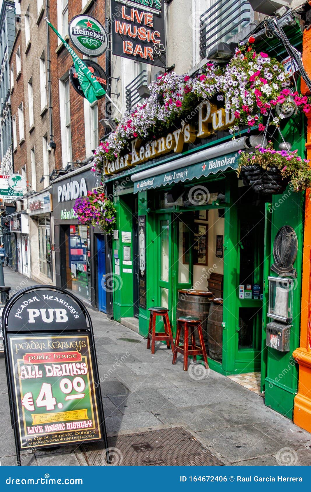 Famous Pub Street In Dublin Famous Pub Street In Dublin