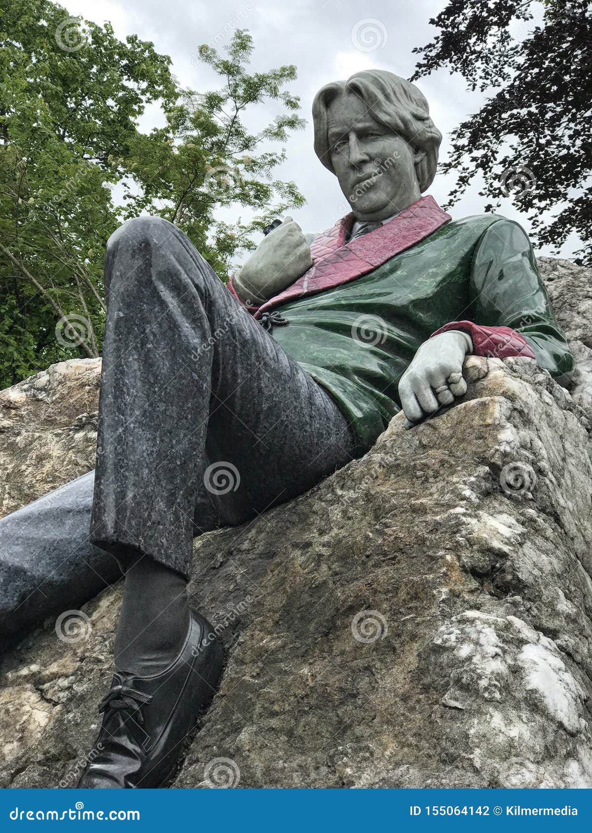 Oscar Wilde Memorial Sculpture Statue in Dublin, Ireland Editorial  Photography - Image of attraction, famous: 155064142