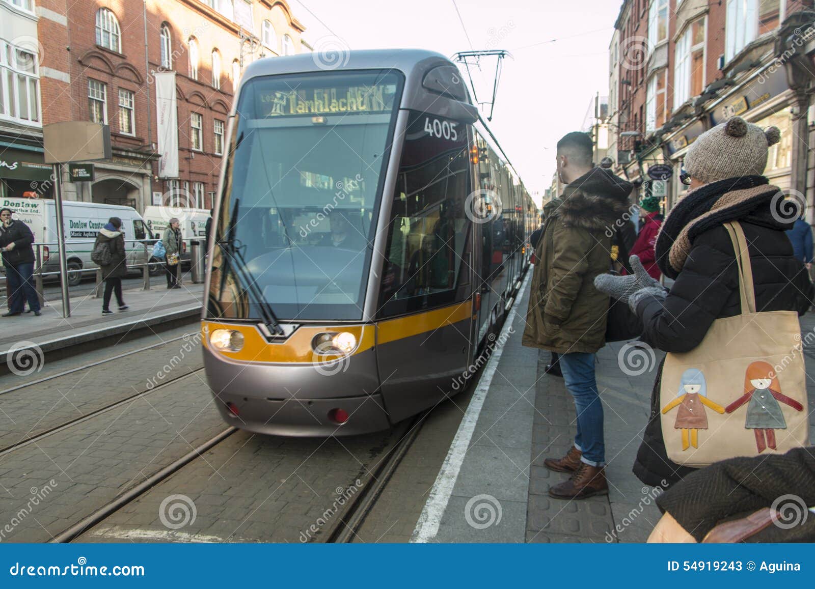 Dublin Streetcar (Luas) - Dublino - l'Irlanda. Dublin Streetcar (Luas) su Abbey Street Luas è un sistema ferroviario luce/del tram a Dublino dal 2004