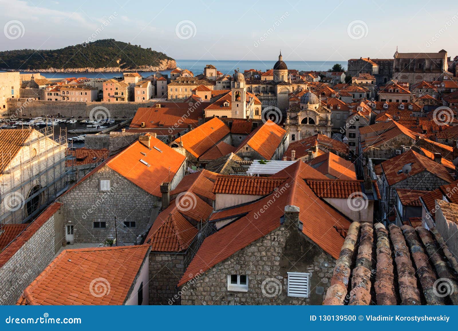 Dubrovnik, Croacia, Conocido Como La Perla Del Adriático Foto de archivo -  Imagen de ciudad, sitio: 130139500