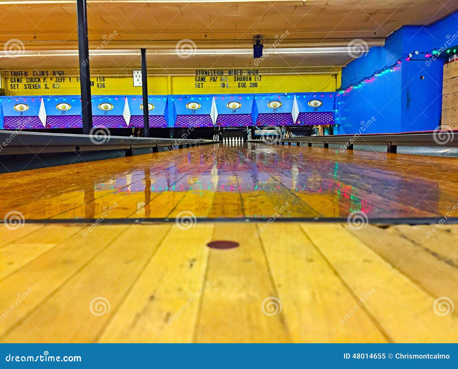 Duckpin Bowling editorial image. Image of bowl, alley - 48014655