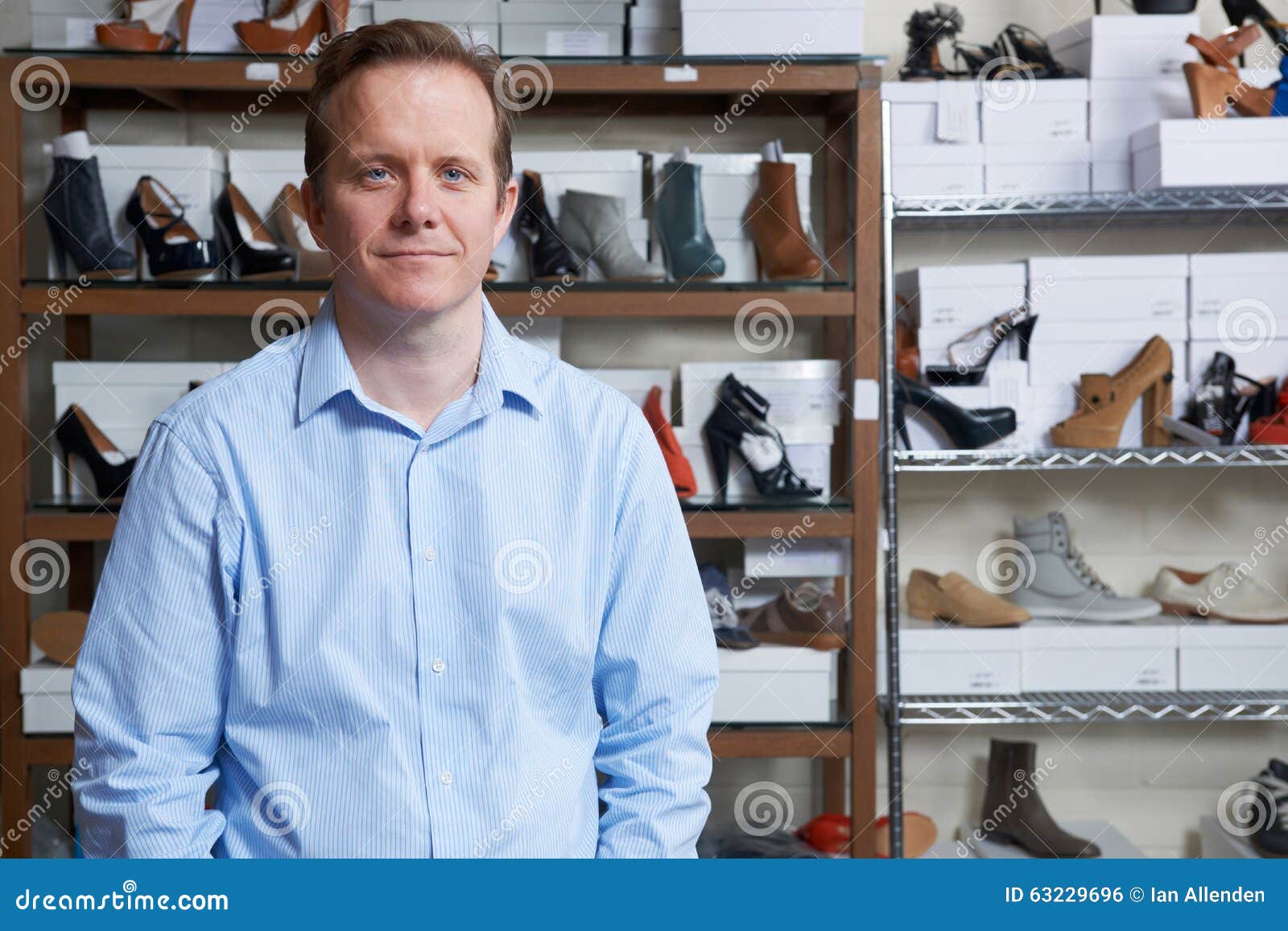 Владелец магазина мужской. Владелец обувного магазина. Обувь бизнесмена. Мужчина хозяин магазина фото.