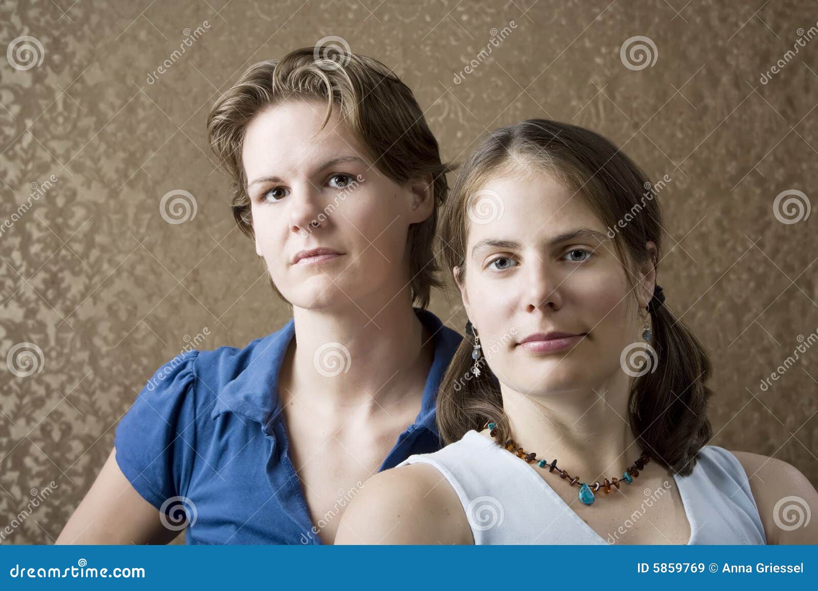 Due donne immagine stock. Immagine di rapporto, compagno 5859769