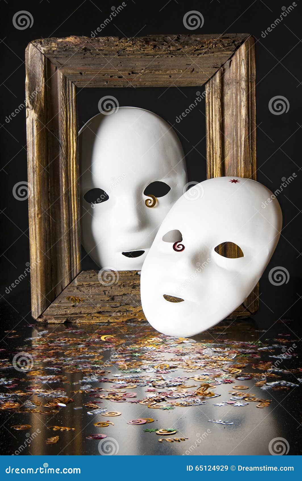 Due maschere bianche immagine stock. Immagine di dramma - 65124929