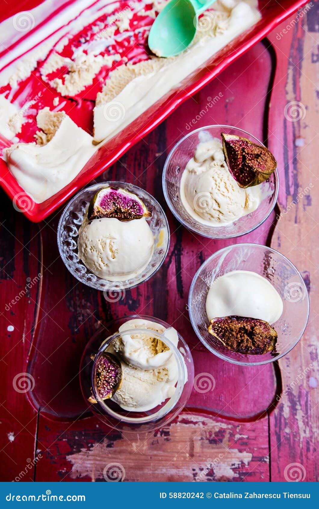 dulce de leche ice cream with baked figs