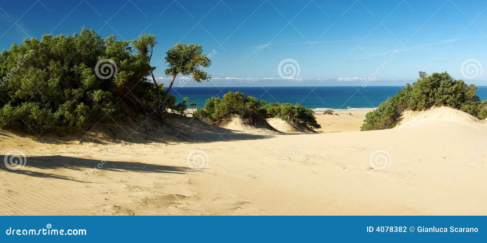 Dunas Asombrosas En La Playa De Piscinas Foto de archivo Imagen de