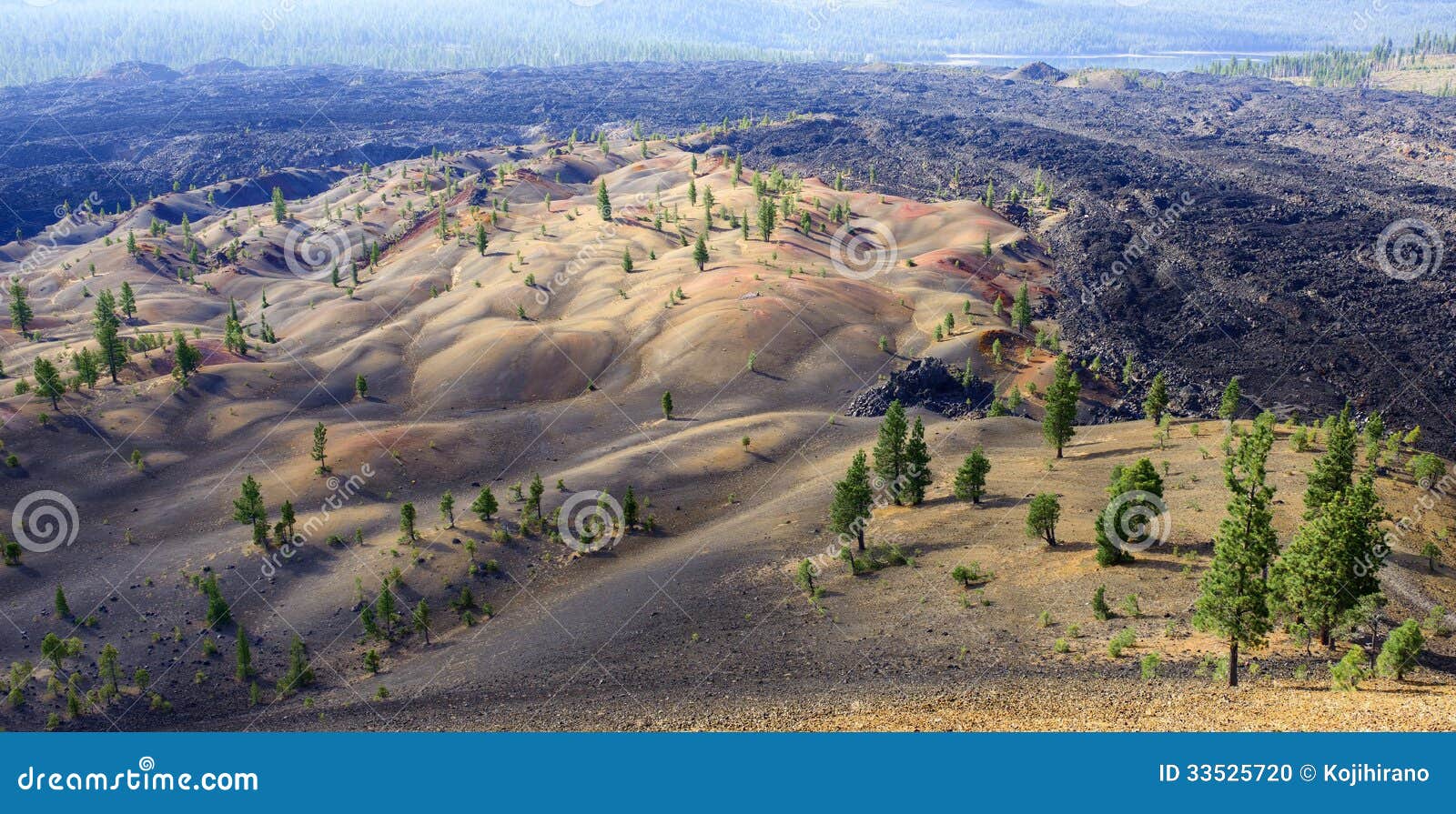 Dunas pintadas coloridas en el parque nacional volcánico de Lassen, California.