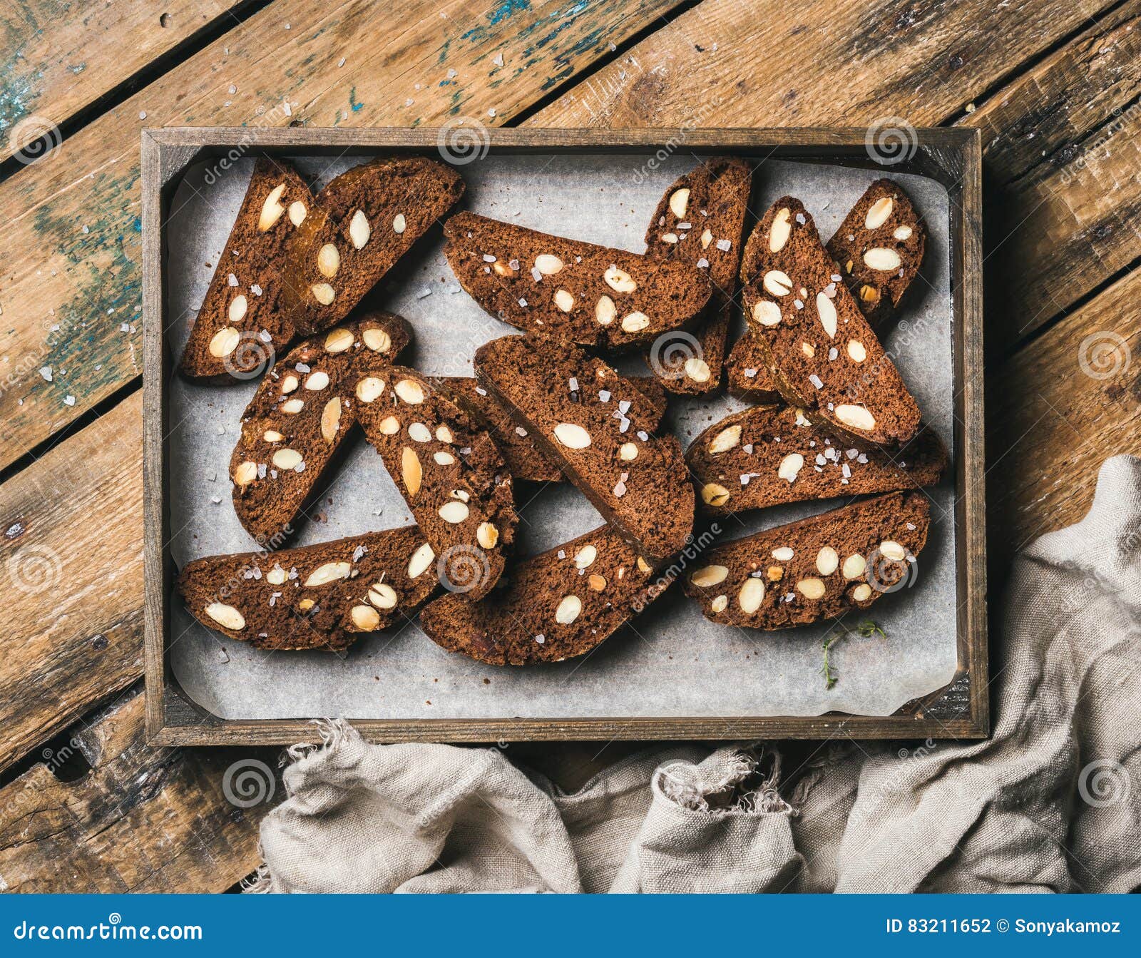 Dunkle Schokolade Und Meer Salzen Biscotti Mit Mandeln Stockfoto - Bild ...