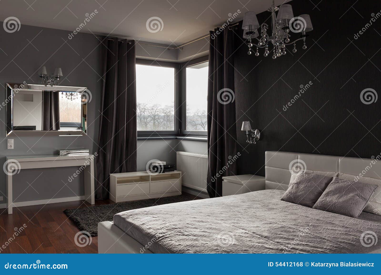Dunkles teures schlafzimmer stockfoto bild: 54412168