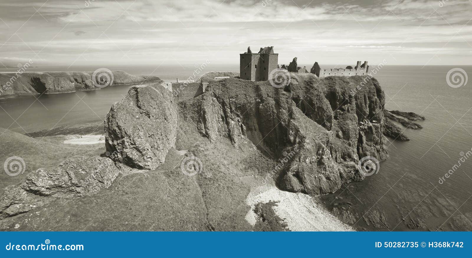 Dunnottar Castle Ruins in Scottish Coastline. Stonehave. Scotland. UK ...