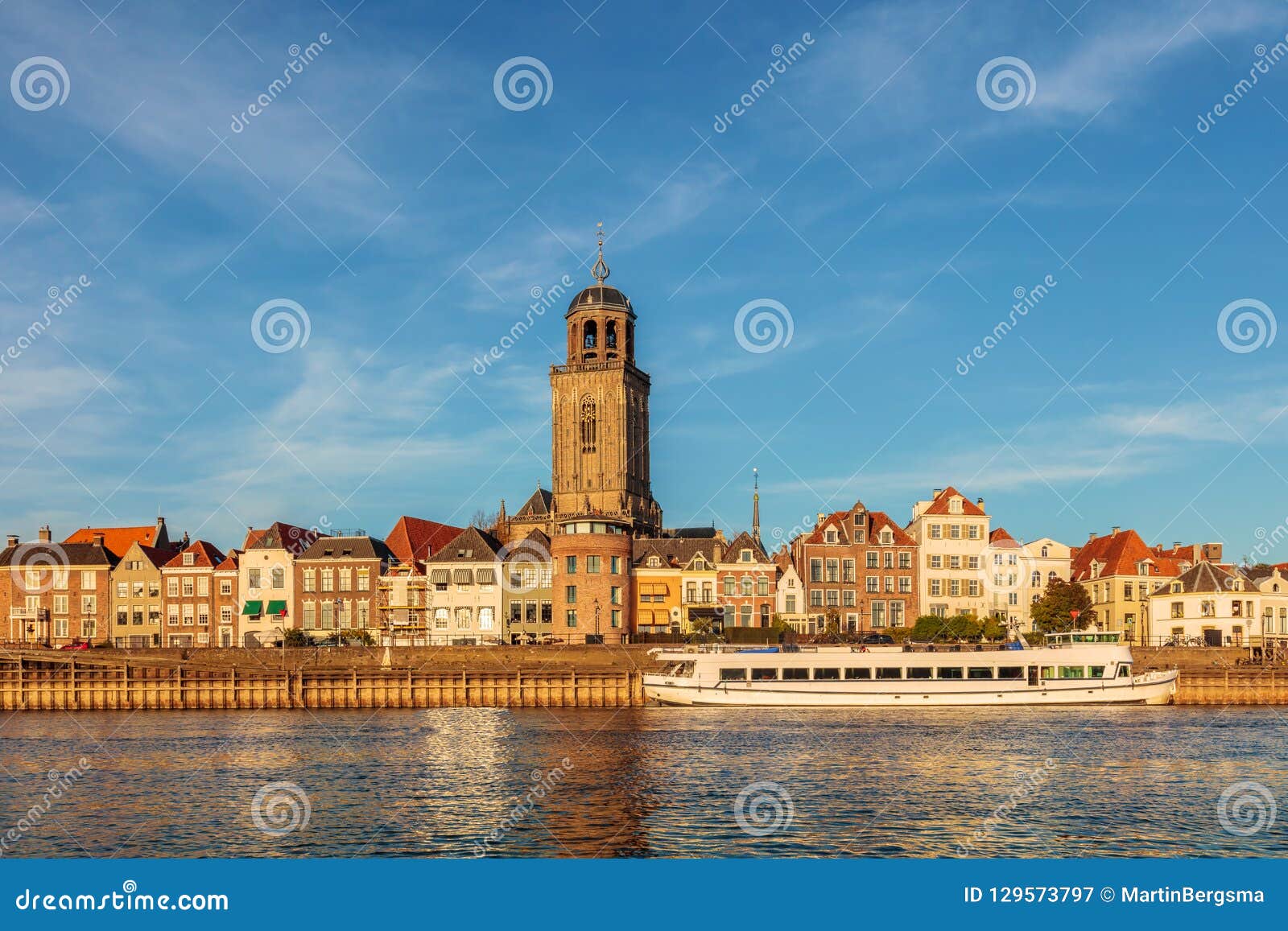the dutch city of deventer in overijssel with the river ijssel i