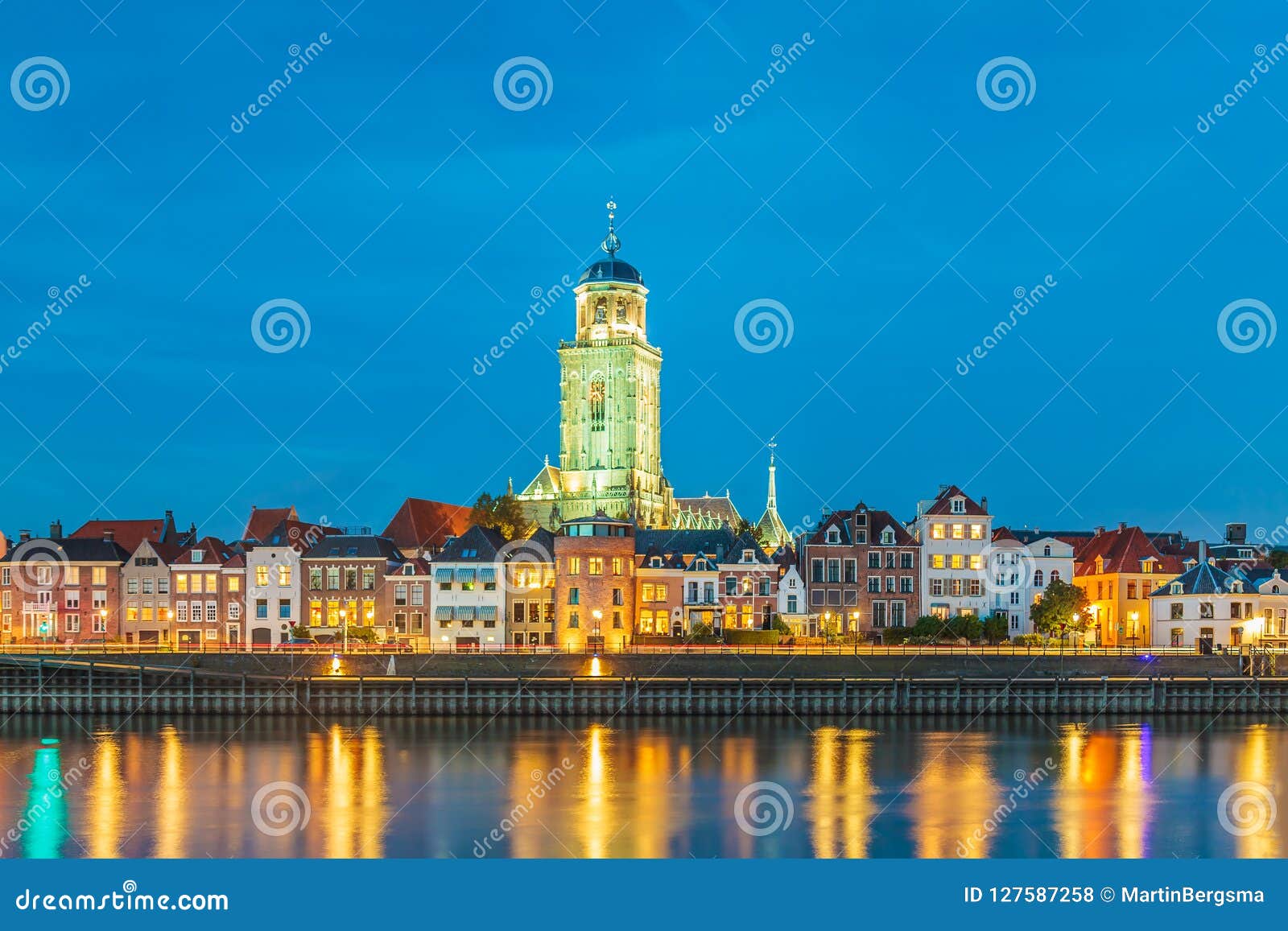 the dutch city of deventer in overijssel with the river ijssel i