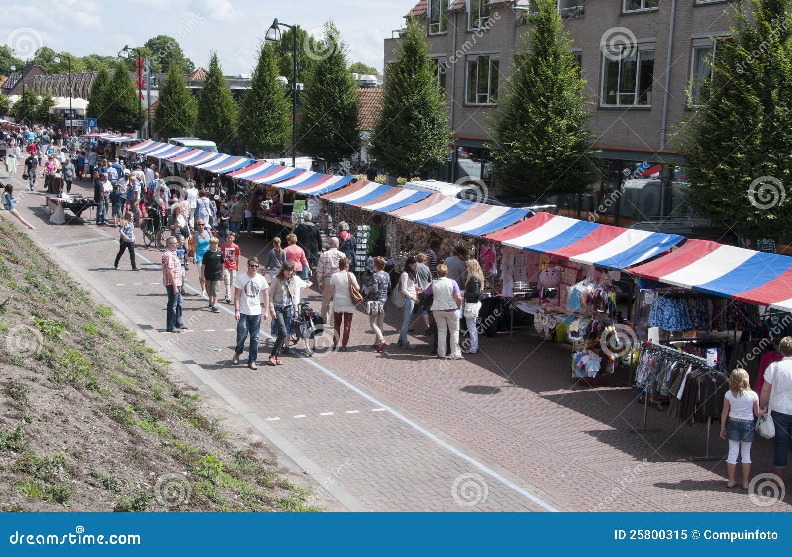 Dutch market editorial image. Image of woman, tourist 25800315